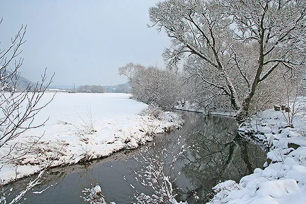 Die Prüm bei Pronsfeld in verschneiter Umgebung