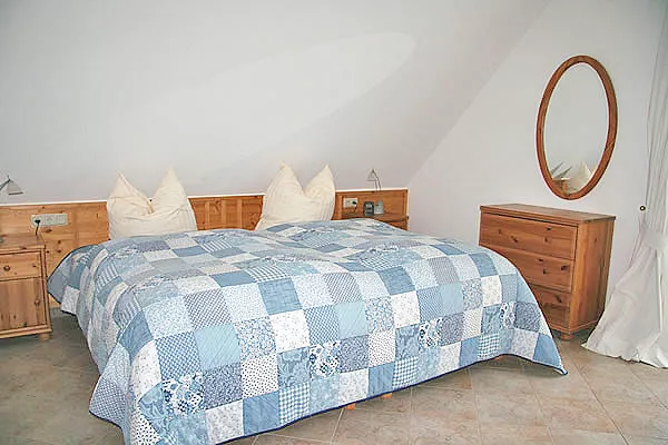 Schlafzimmer Doppelbett Ferienwohnung Pronsfeld