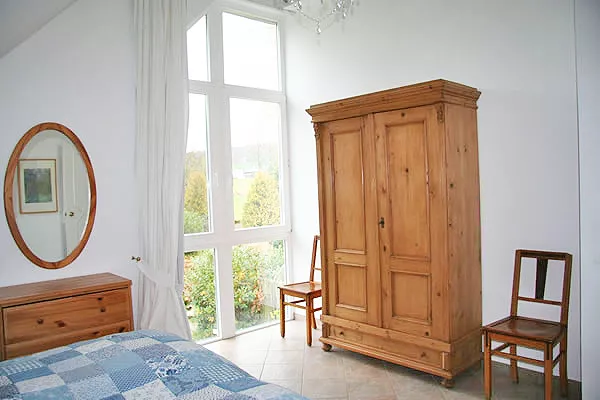 Bett Schrank Spiegel Ferienwohnung Pronsfeld